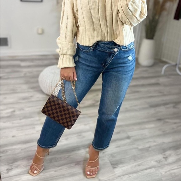 Risen Jeans Denim - ❥𝐑𝐈𝐒𝐄𝐍 𝐉𝐄𝐀𝐍𝐒: Ankle with Crossbody Button